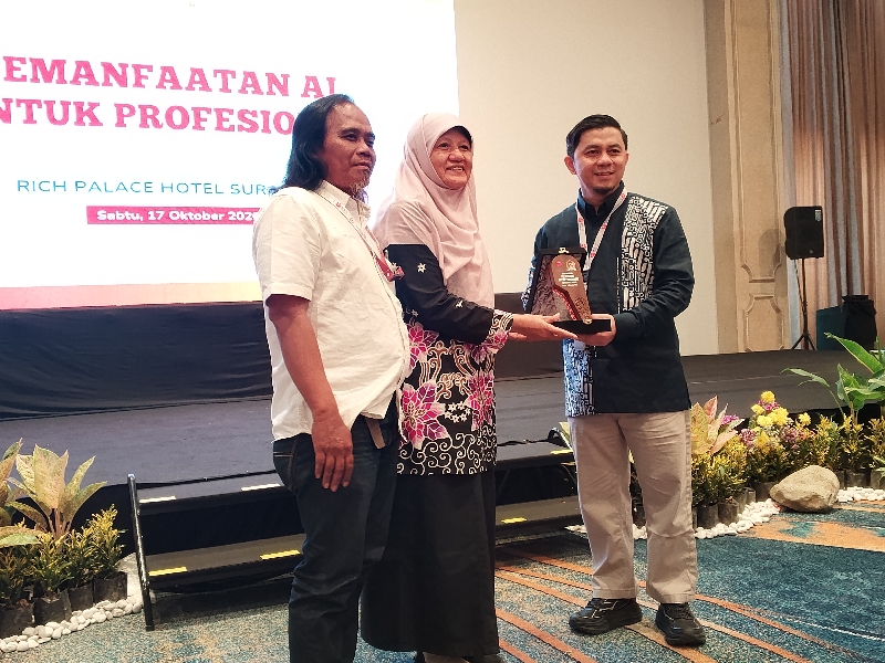 BRIN dan Komisi X DPR RI Bekali Jurnalis Surabaya Pelatihan Pemanfaatan AI