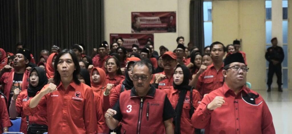 Armuji Pacu Kader PDIP Surabaya Rebut Kemenangan 2029, Ranting Diminta Buktikan Kerja Nyata