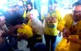 HUT Ke 62, Golkar Jatim Bagikan 200 Paket Sembako untuk Sopir Angkot